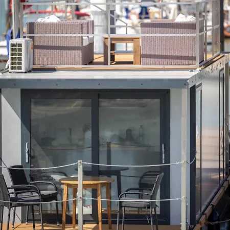The Boathouse Company - Casa Flotante Experience - Real Club Nautico, El Puerto De Santa Maria Hotel Exterior photo