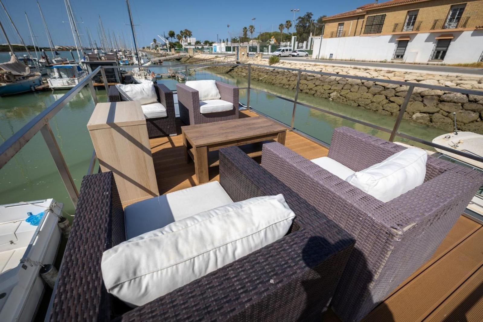 Botel The Boathouse Company - Casa Flotante Experience - Real Club Nautico, *