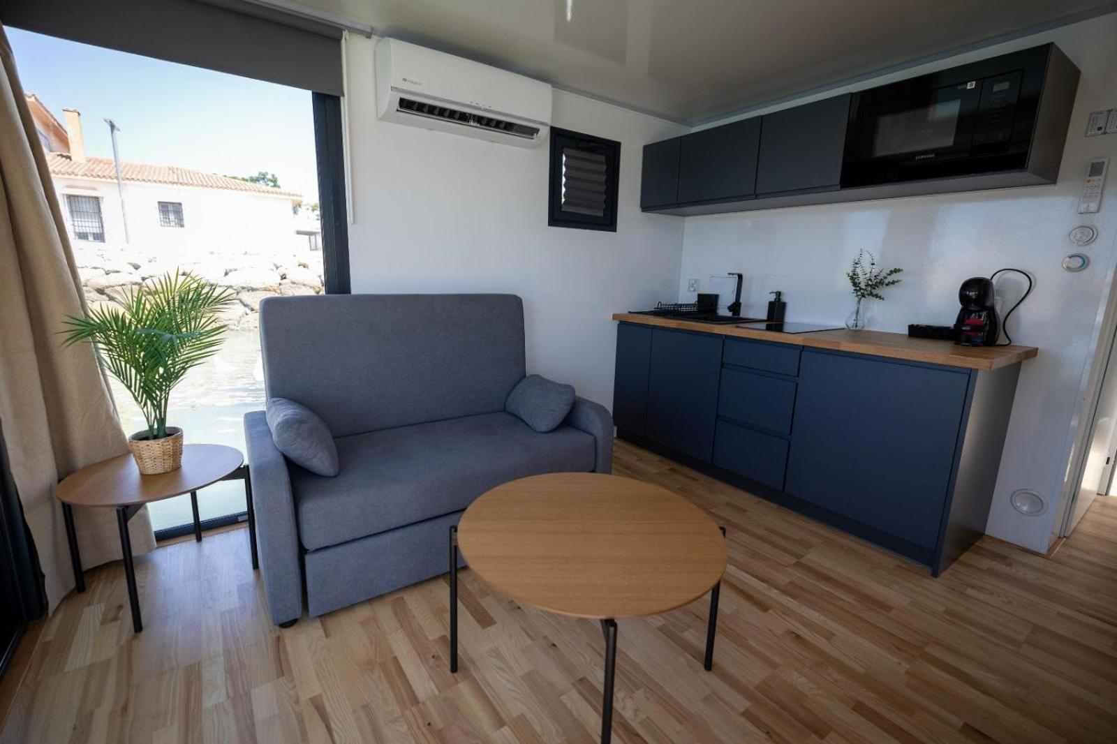 The Boathouse Company - Casa Flotante Experience - Real Club Nautico, Botel *